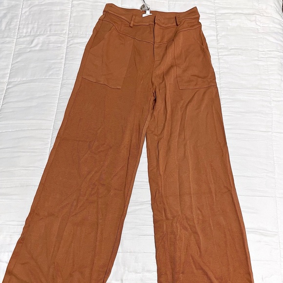 High waisted stretchy camel pants from Le lis. Brand new, never worn - Picture 3 of 4